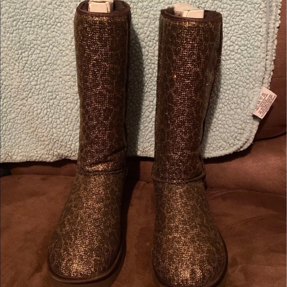 Women’s uggs- size 8. Great condition! Limited edition leopard ❤️